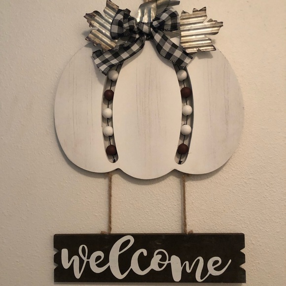 My Boutique Other - 🙋🏻‍♀️☀️ALL ITEMS $4 EACH SALE☀️Distressed Fall Pumpkin Welcome Wall Hanger🍂☀️